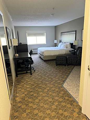 Deluxe Suite with Spa Bath