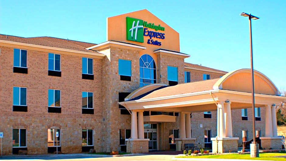 Holiday Inn Express & Suites Bonham, an IHG Hotel