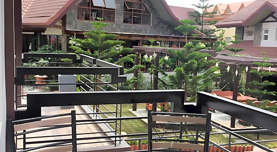 Elliannah Pines Hotel