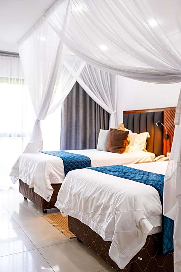 Azambezi River Lodge