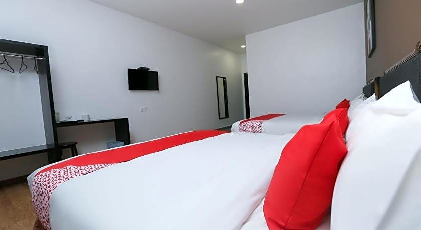 OYO 89915 EAST MOUNT HOTEL