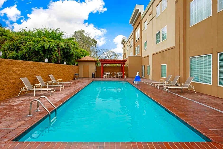 La Quinta Inn & Suites by Wyndham Lake Charles-Westlake