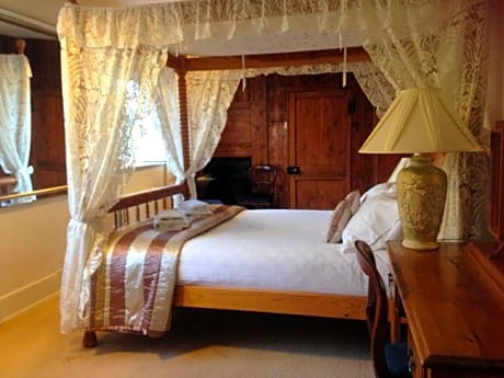 Double Suite Room with Four Poster Bed