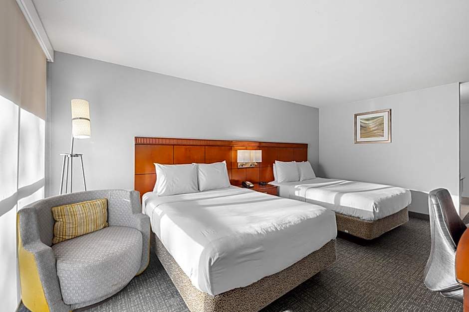 Riverside Hotel & Conference Center