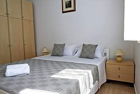 Quite place, family located