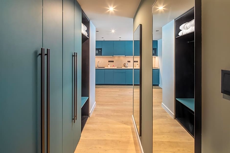 Escala Hotel & Suites