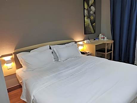 Business Queen Room