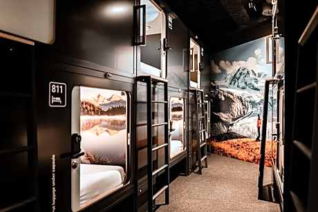 Capsule Hotel - Alpine Garden Zurich Airport