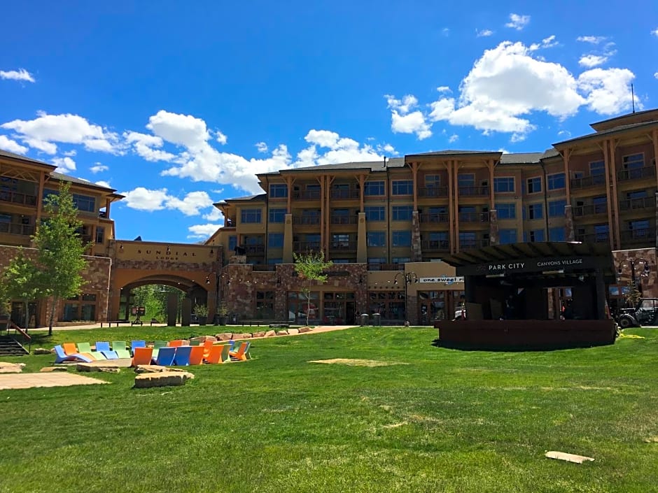 Sundial Lodge Larger Penthouse by Canyons Village Rentals