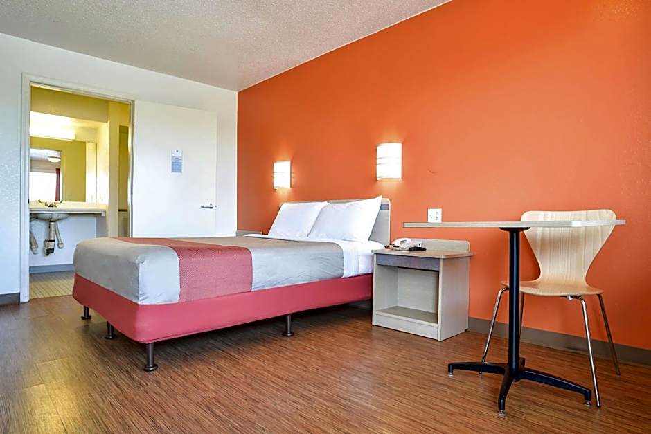 Motel 6-Saint Joseph, MO