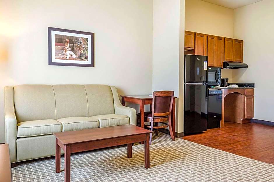 MainStay Suites Hackberry Sportsman's Lodge