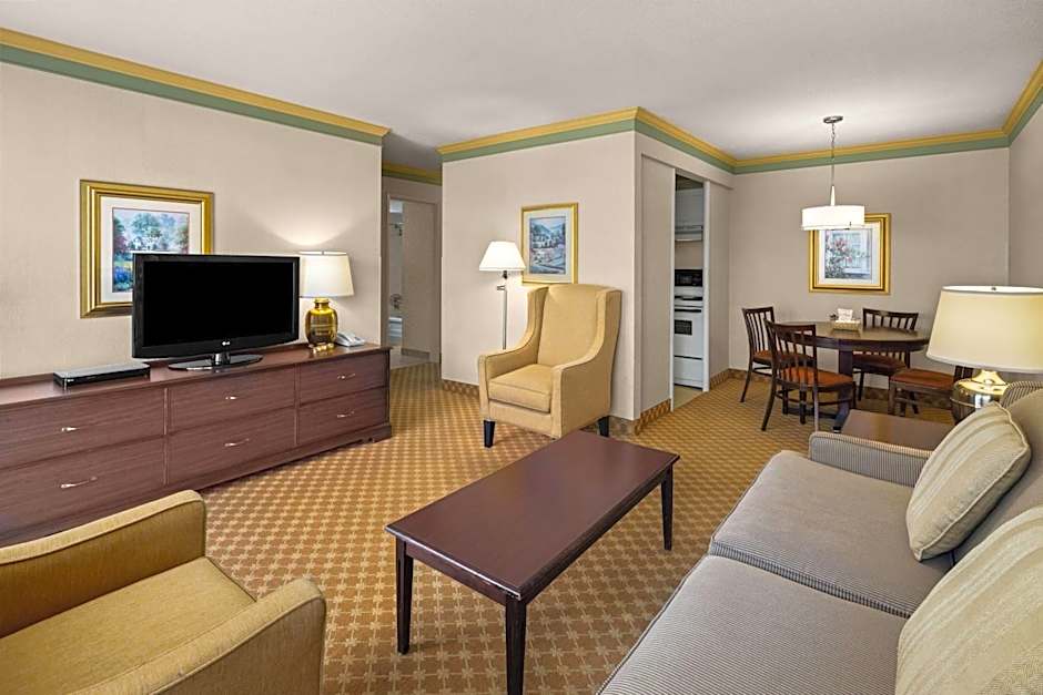 Royal Scot Hotel & Suites, Trademark Collection by Wyndham