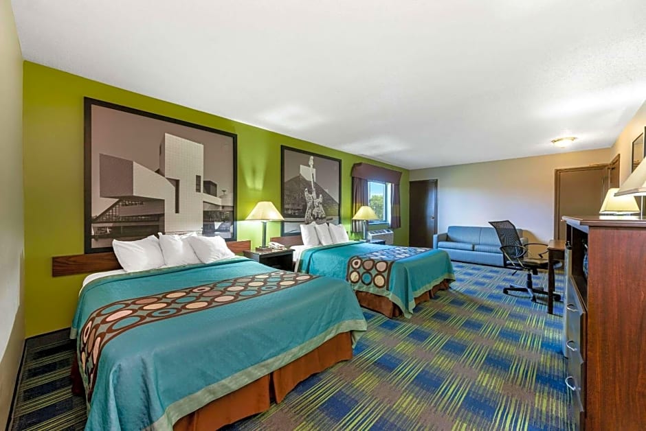 Super 8 by Wyndham Cleveland