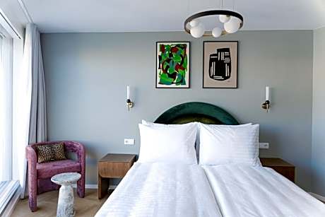 Extra Large Studio with Kitchen, Terrace and AC