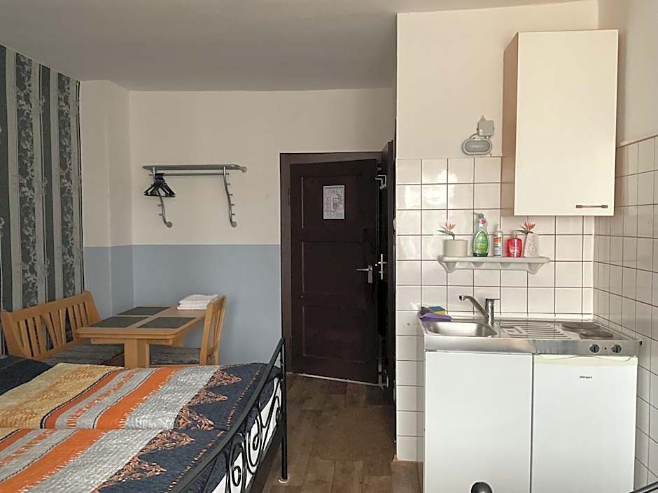Pension Anna Monteurzimmer – Munich, CO