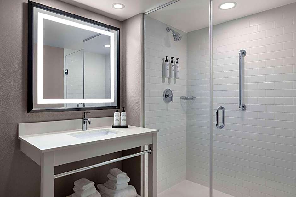 Wyndham Grand Fallsview Hotel