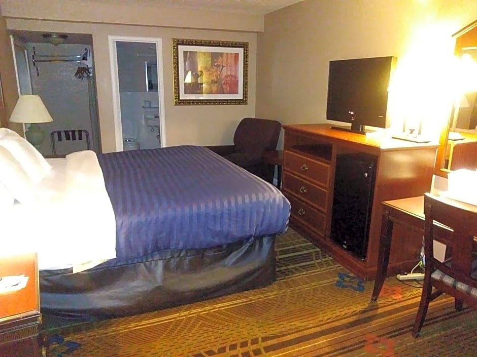 Days Inn by Wyndham Hot Springs
