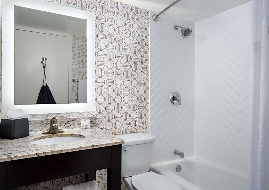 Holiday Inn & Suites Boston Peabody by IHG