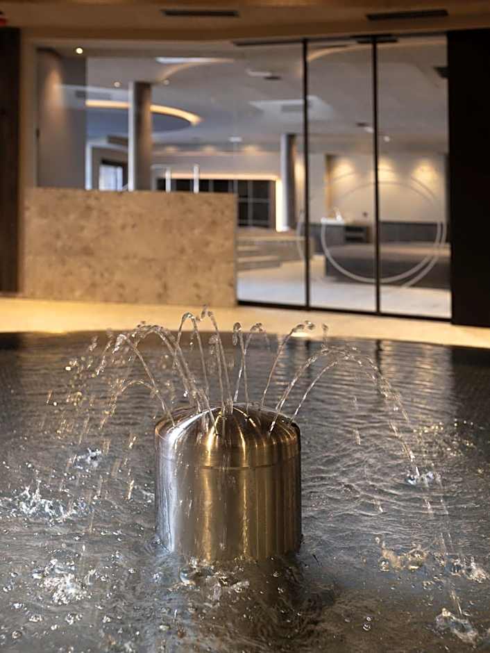 Aparthotel Familiaris - Family Apartments - Pools & Spa in Dolomites