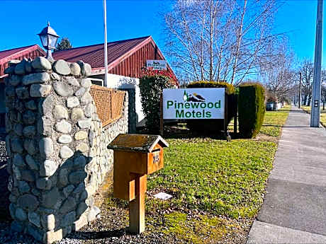 Pinewood Motels