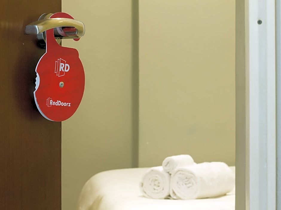 RedDoorz @ Radio Dalam