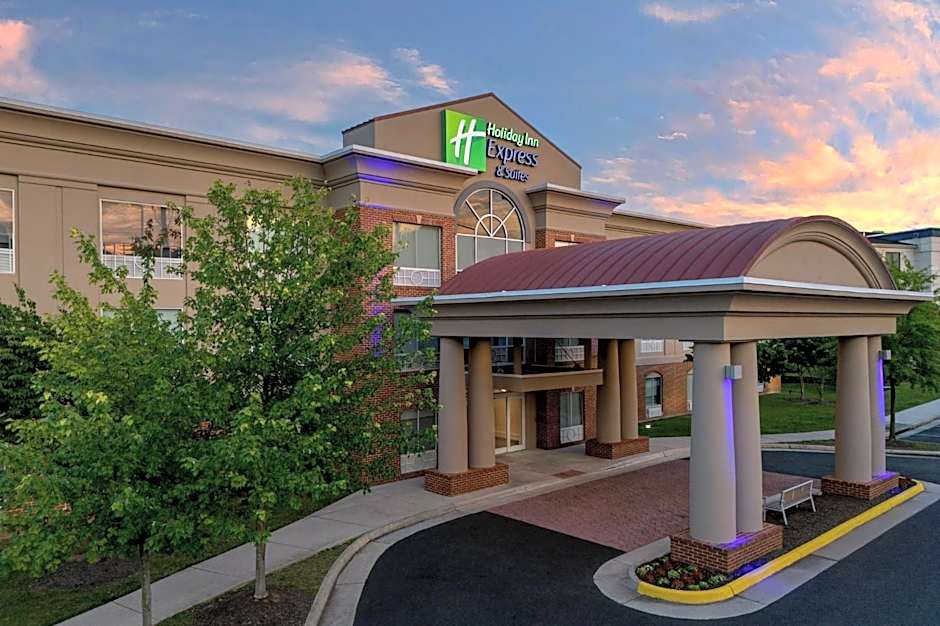 Holiday Inn Express & Suites Alexandria - Fort Belvoir By IHG
