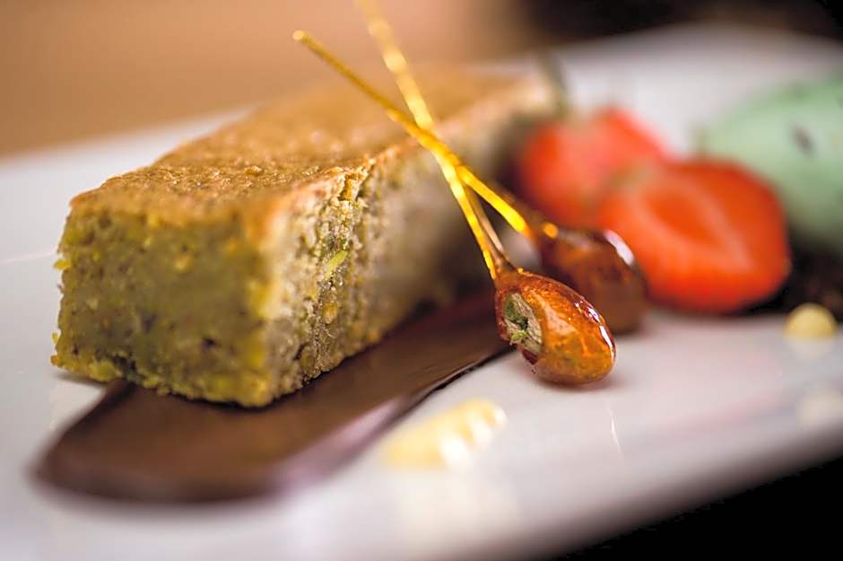 La Mon Hotel & Country Club