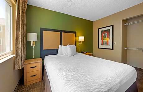 One Bedroom Suite with 1 Queen Bed - Non-Smoking