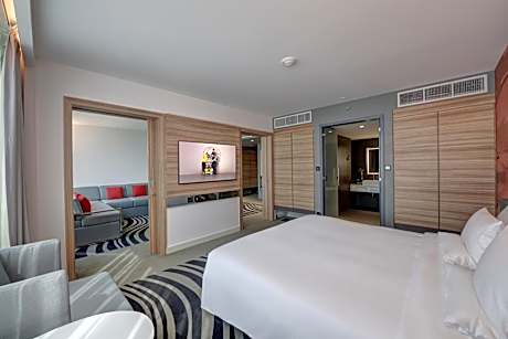 Executive Suite with Lagoon View