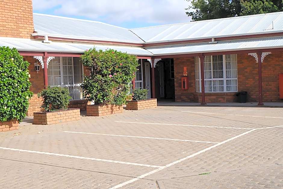 Charles sturt motor inn