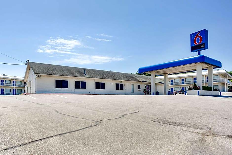 Motel 6 Fayetteville, AR