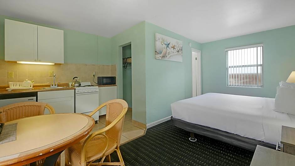 Ocean Court Beachfront Hotel