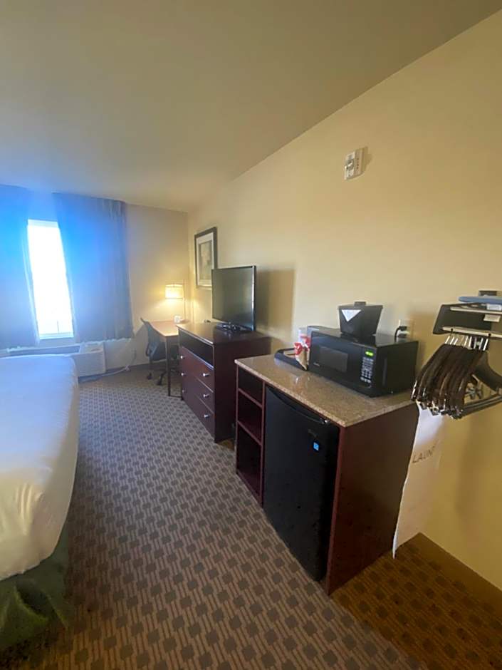 Cobblestone Hotel & Suites - Broken Bow