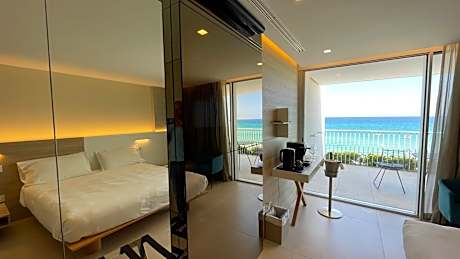 Deluxe Room with Sea View