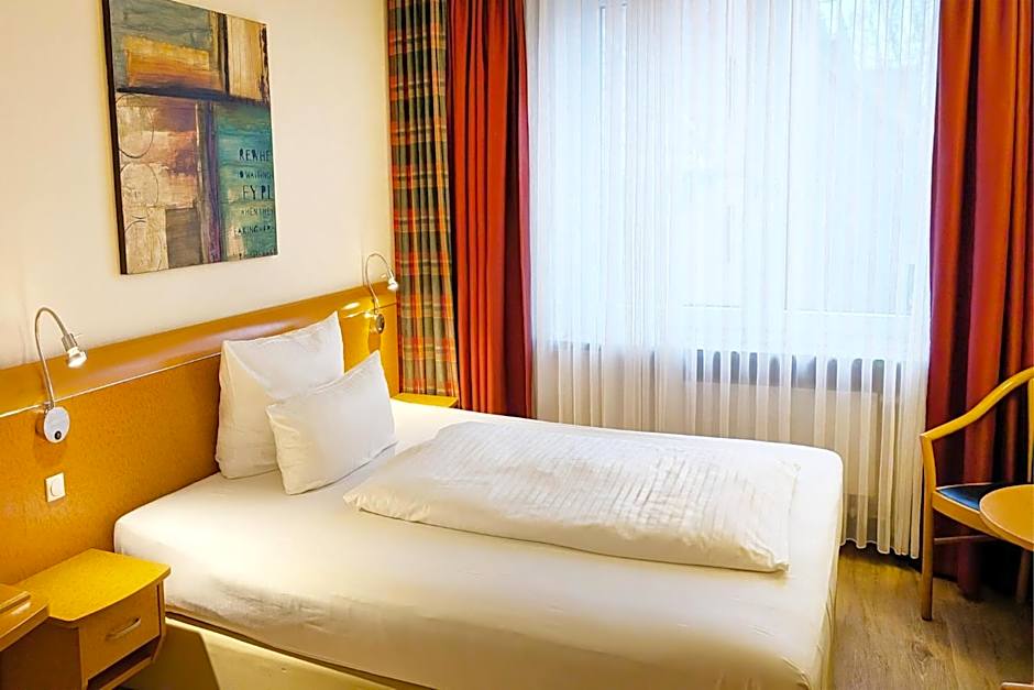 Garner Hamburg Wandsbek Marktplatz By IHG