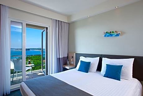 Superior room with balcony sea side