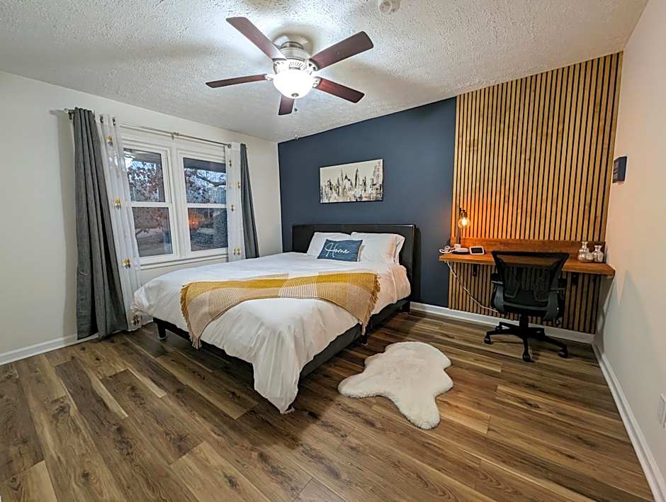 Modern Luxe Family & Groups Friendly Bungalow with Patio & Workspace