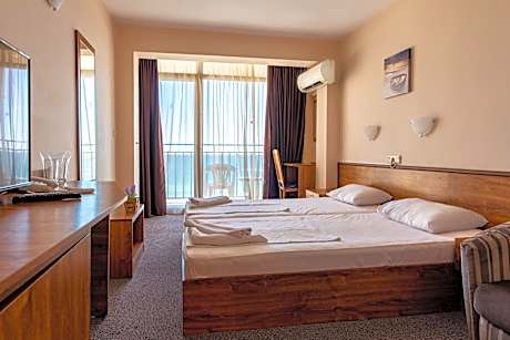 Twin Room with Balcony and Sea View