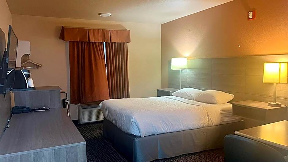 Foto 1 de 10 de 1 Queen Bed, Mobility Accessible, Grab Bars, Bathtub