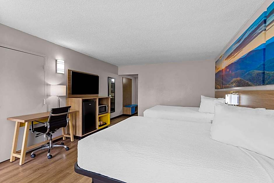 Days Inn by Wyndham Clayton
