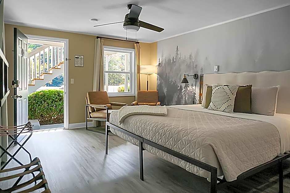 Hickory Falls Inn
