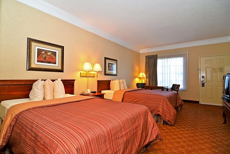 Peach State Inn & Suites