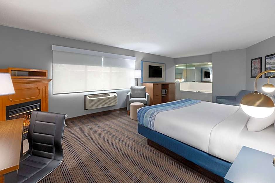 Photo 1 of 4 of Deluxe Studio 1 King Bed Suite, 2nd Floor