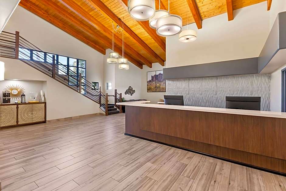 Days Inn & Suites by Wyndham Mesa Near Phoenix