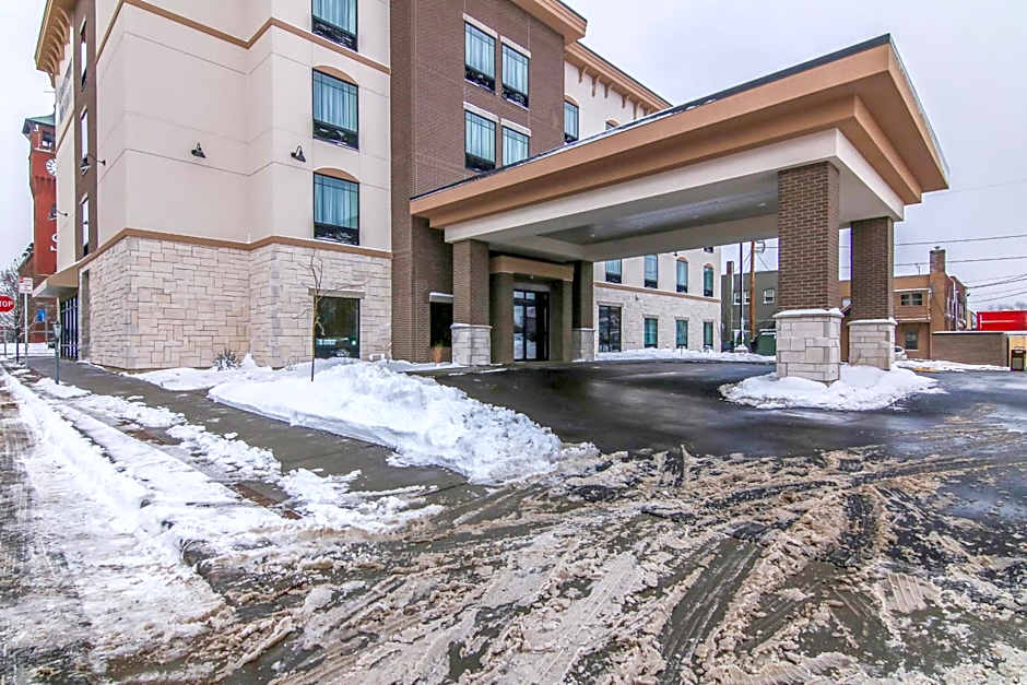 Cobblestone Inn & Suites - Menomonie/UW-Stout