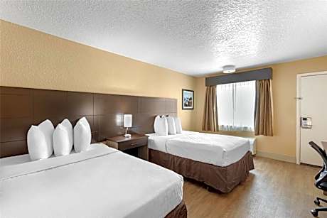 Double Room with Two Double Beds - Smoking