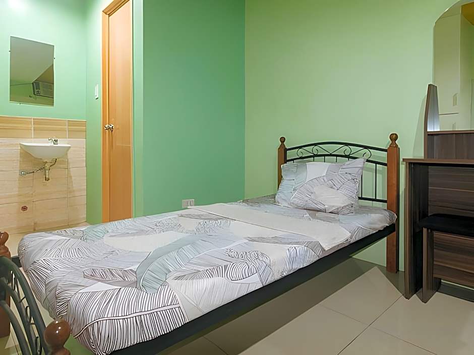 CM Apartelle Iloilo International Airport by RedDoorz