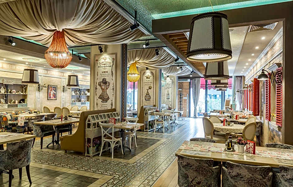 Cosmopolitan Hotel & Wellness