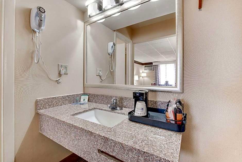 Best Western Movie Manor
