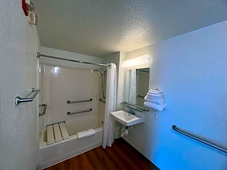 2 FULL BEDS | SUITE, NSMK, MICFRIDGE